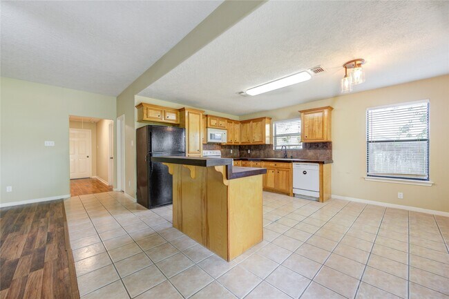 Building Photo - 9550 Thousand Oaks Loop