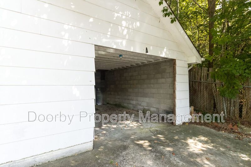 Building Photo - 833 Ashland Terrace
