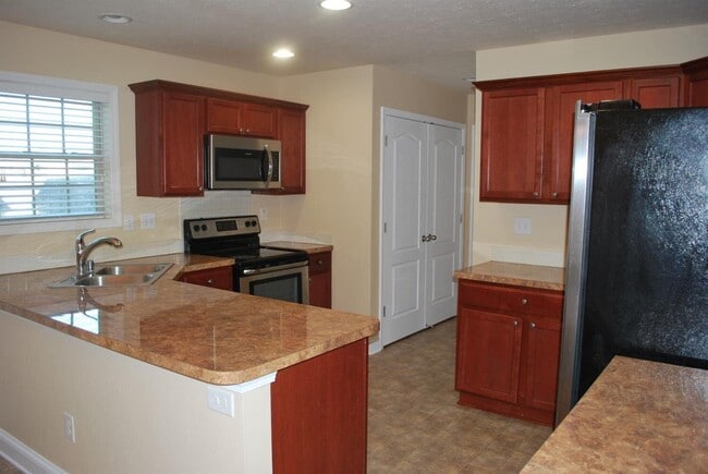 Building Photo - 840 Sugarbush Trail
