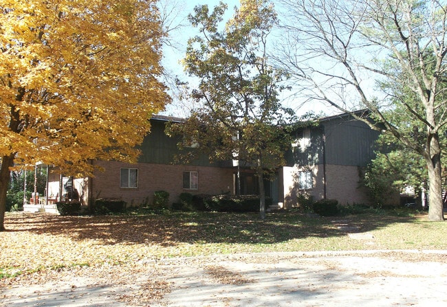 Building Photo - Fenway Pines Apartments