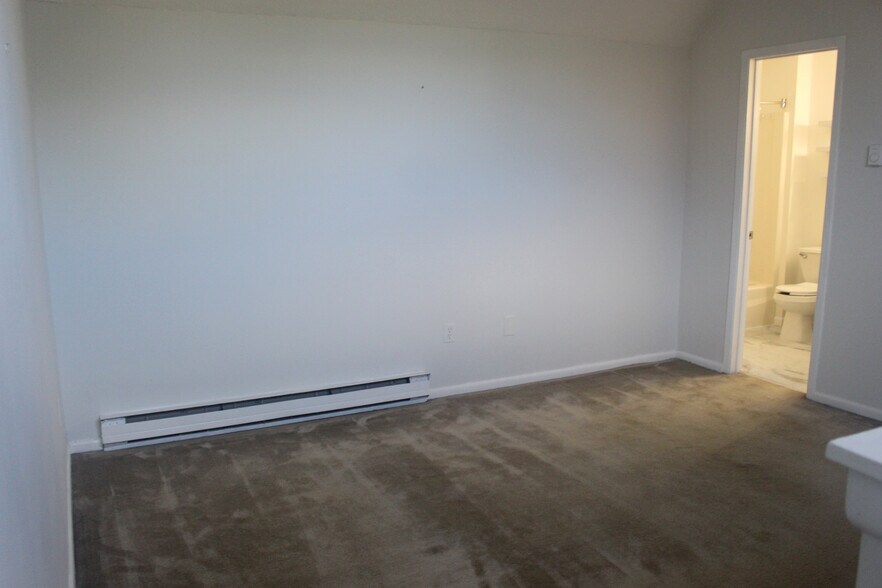 Master Bed - 42 N Main St