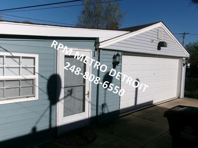 Building Photo - Move in ready Ranch Style Home in Westland