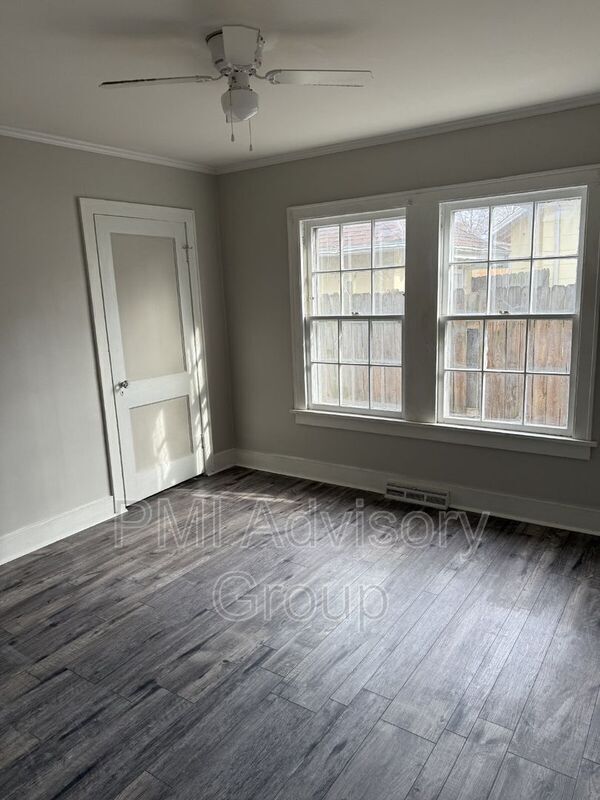 Building Photo - 700 SW Macvicar Ave