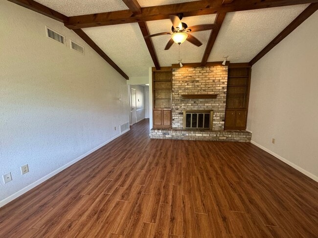 Building Photo - 807 Bass Cir