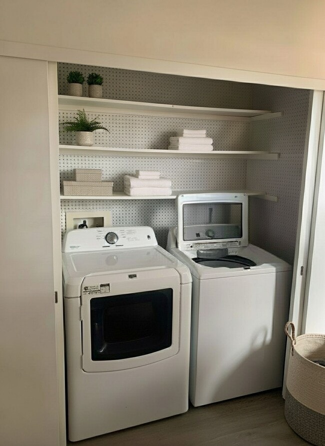 Building Photo - 1421-1421 Ka?ahumanu St