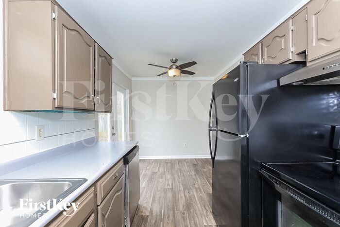 Building Photo - 4609 Paxton Dr S