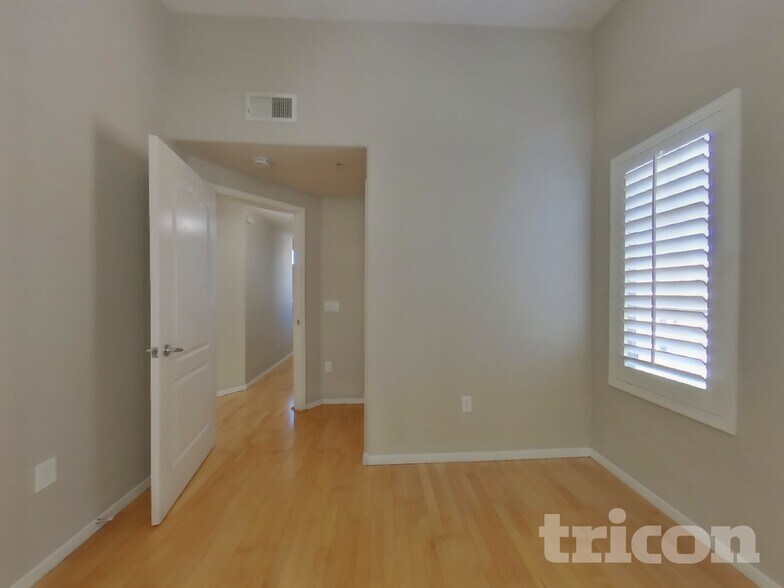 Building Photo - 16825 N 14th St