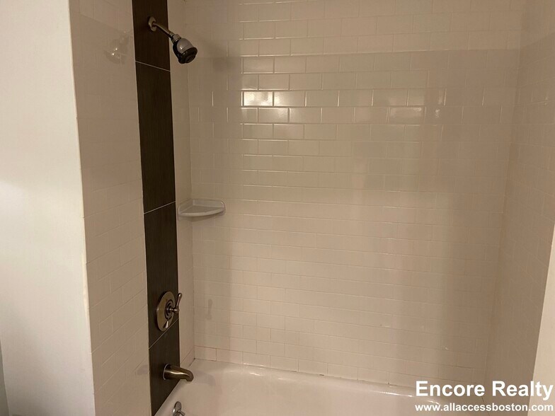 Building Photo - 17 Bow St