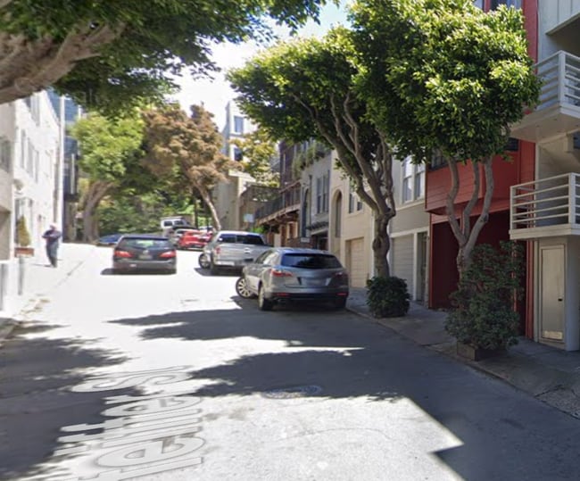 Quiet street in Telegraph Hill - 149 Pfeiffer St