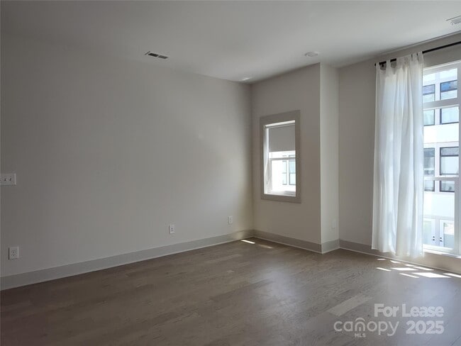 Building Photo - 1037 Wesley Terrace Ave