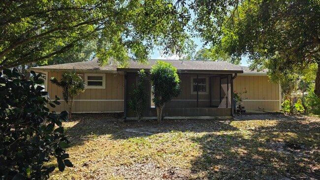 Building Photo - 207 SW Statler Ave