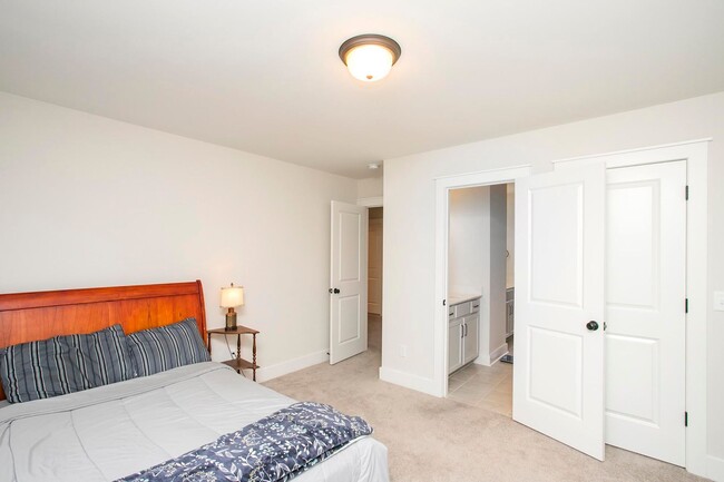 Building Photo - 170 Portico Pl