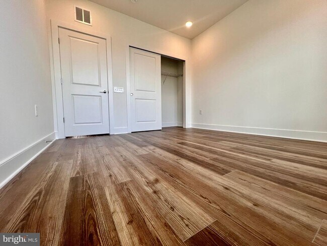 Building Photo - 10840 Cedar Ave