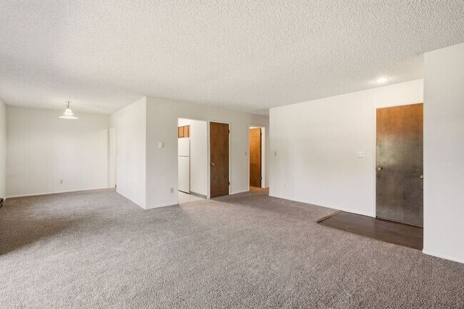 Building Photo - 3102 E 27th Ave