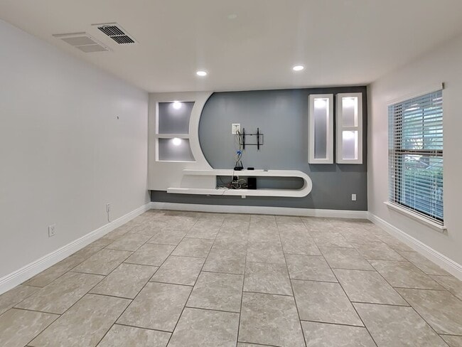Building Photo - 10866 Sunset Ridge Ln