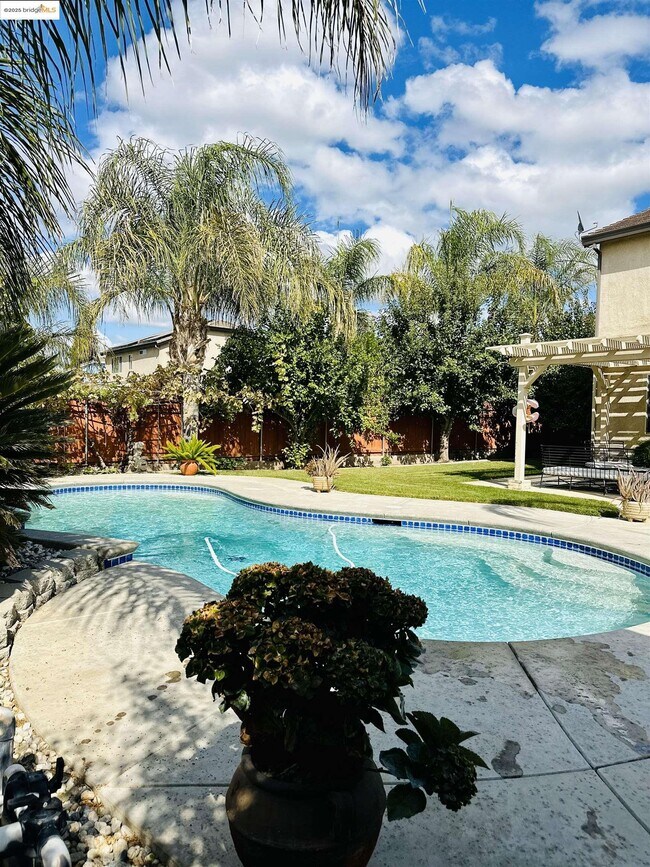 Building Photo - 4519 Twin Creeks Ct