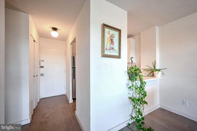 Building Photo - 1330 New Hampshire Ave NW