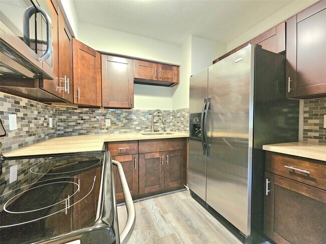 Building Photo - 909 Silber Rd