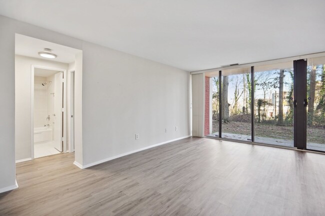 Building Photo - beautifully updated 1-bedroom, 1-bath condo