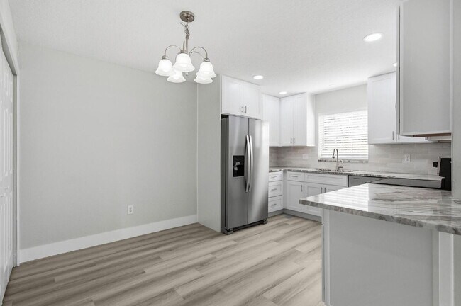 Building Photo - "Chic & Cozy 2-Bed Retreat with Granite Touches in Palm Coast!"