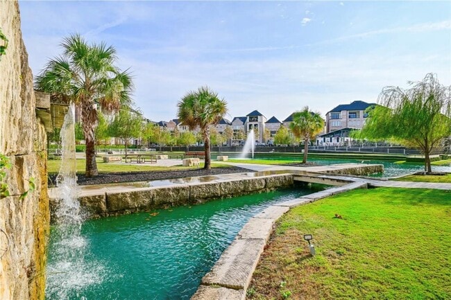 Building Photo - 2715 Maxroy St