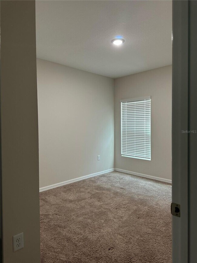 Building Photo - 1572 Ellesmere Ave