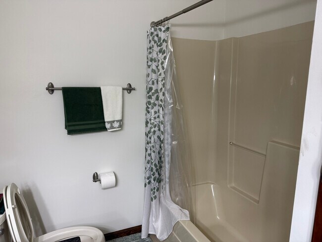 Building Photo - 13831 S Mallard Dr