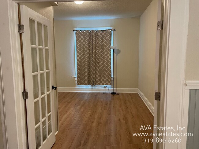 Building Photo - 516 W 9th St