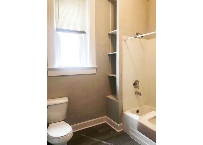 Building Photo - 3255 Bishop St