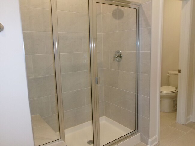 Building Photo - Spacious 4 bedroom home located in Clear Pond