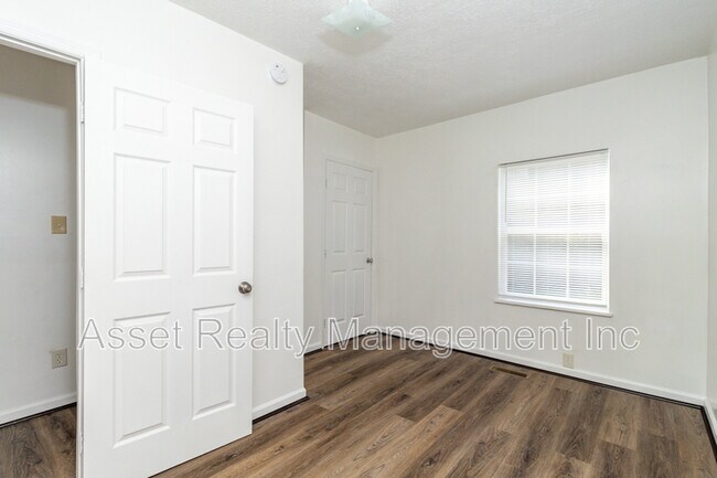 Building Photo - 3928 Porter Ave