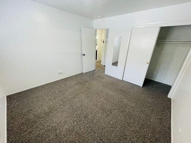 Building Photo - 2301 James Ave