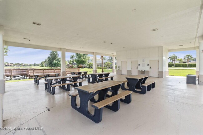 Building Photo - 4650 Chardonnay Dr