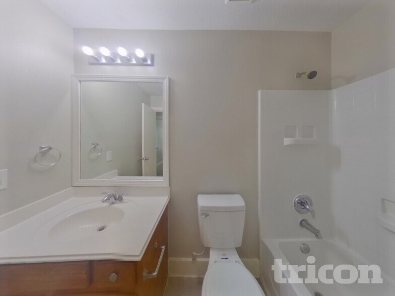 Building Photo - 17023 Morning Star Ave