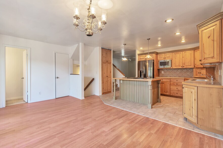 Building Photo - 1586 E Ventnor Ave
