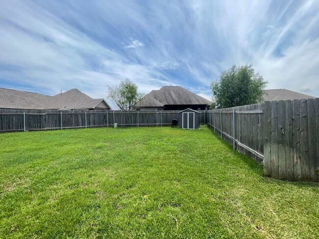 Building Photo - Stunning 4-Bedroom 3-Bath Home for Lease i...