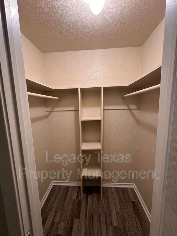 Building Photo - 404 S Anglin St