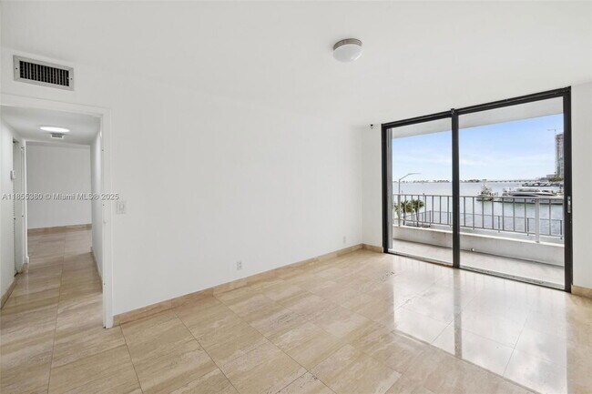 Building Photo - 200 SE 15th Rd