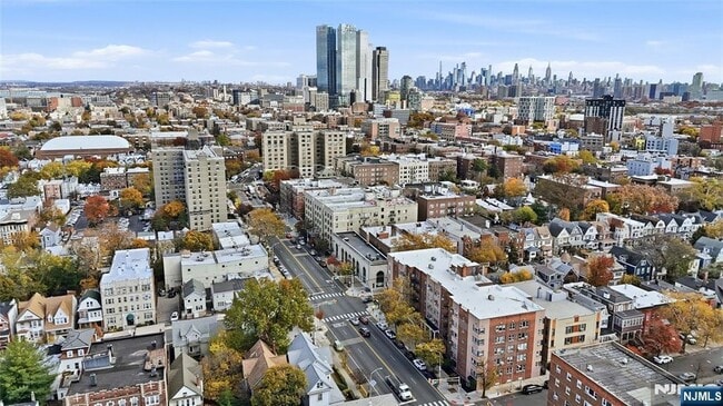 Building Photo - 2520 John F. Kennedy Blvd