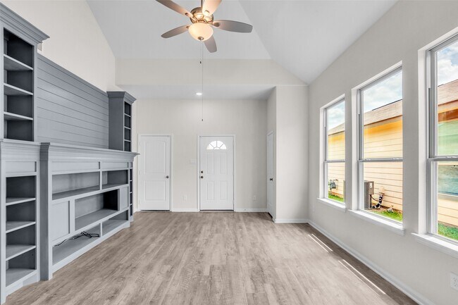 Building Photo - 14211 Grand Hls Dr
