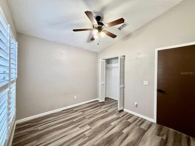 Building Photo - 8711 Busch Oaks St
