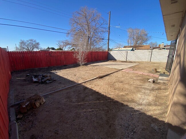 Building Photo - Beautiful 3 bedroom