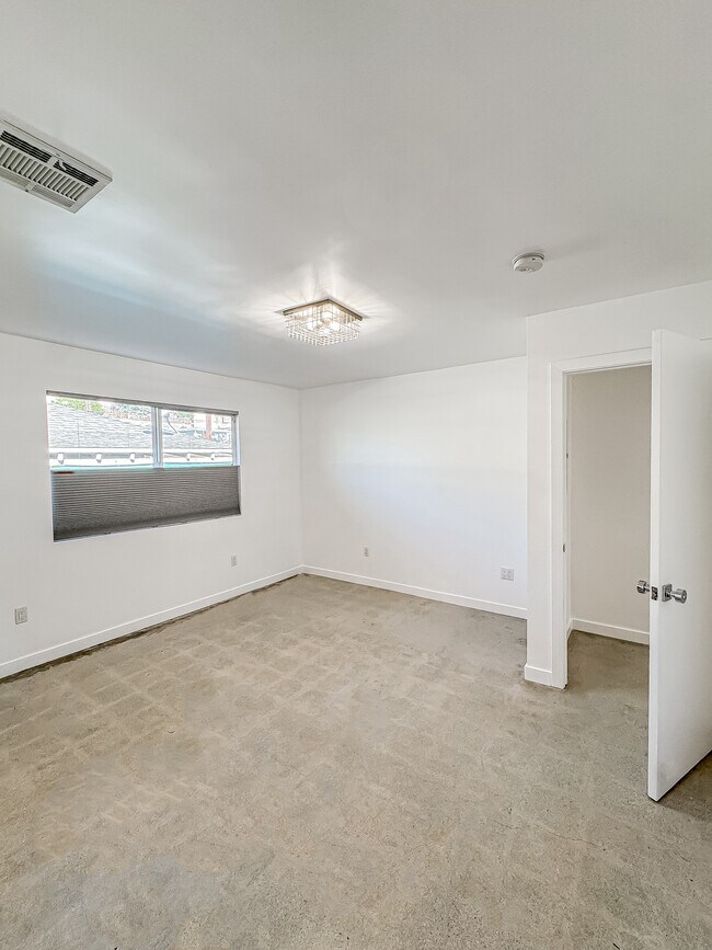 Building Photo - 3809 Floral Dr