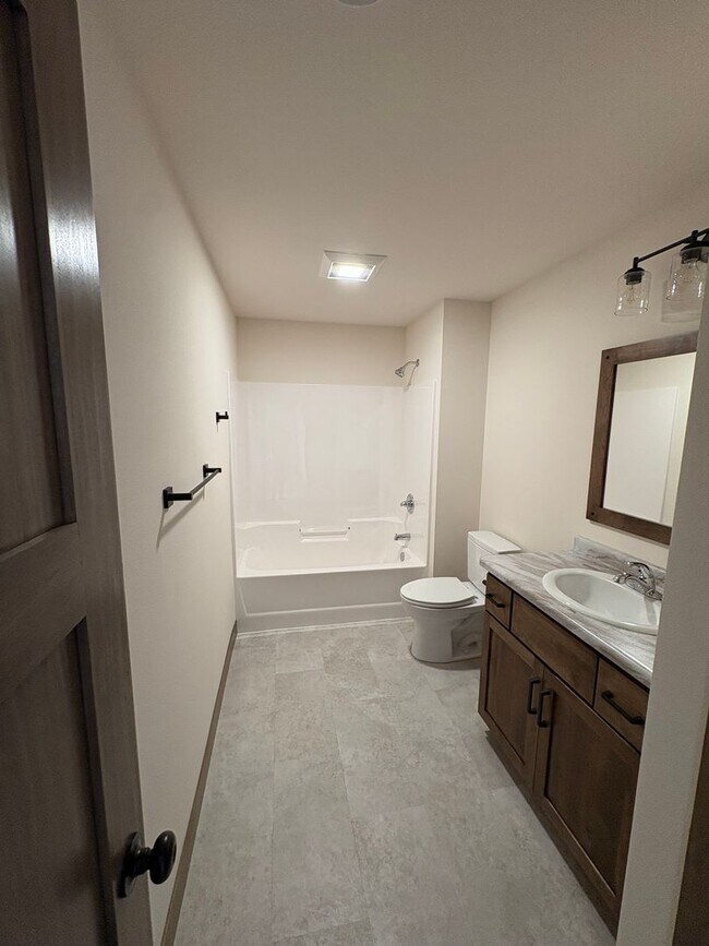 Building Photo - 228 E Randall Rd