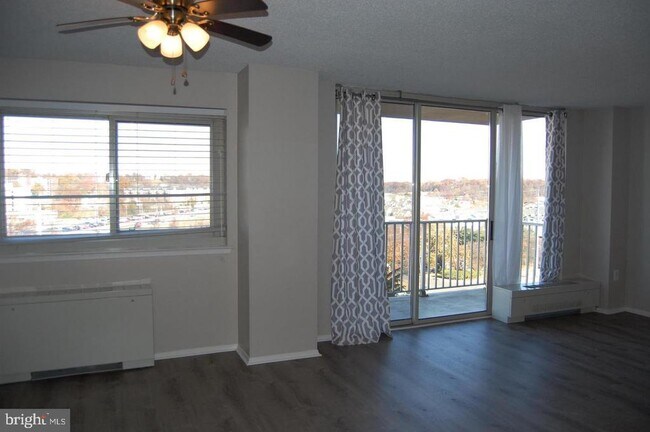 Building Photo - 1225 Martha Custis Dr