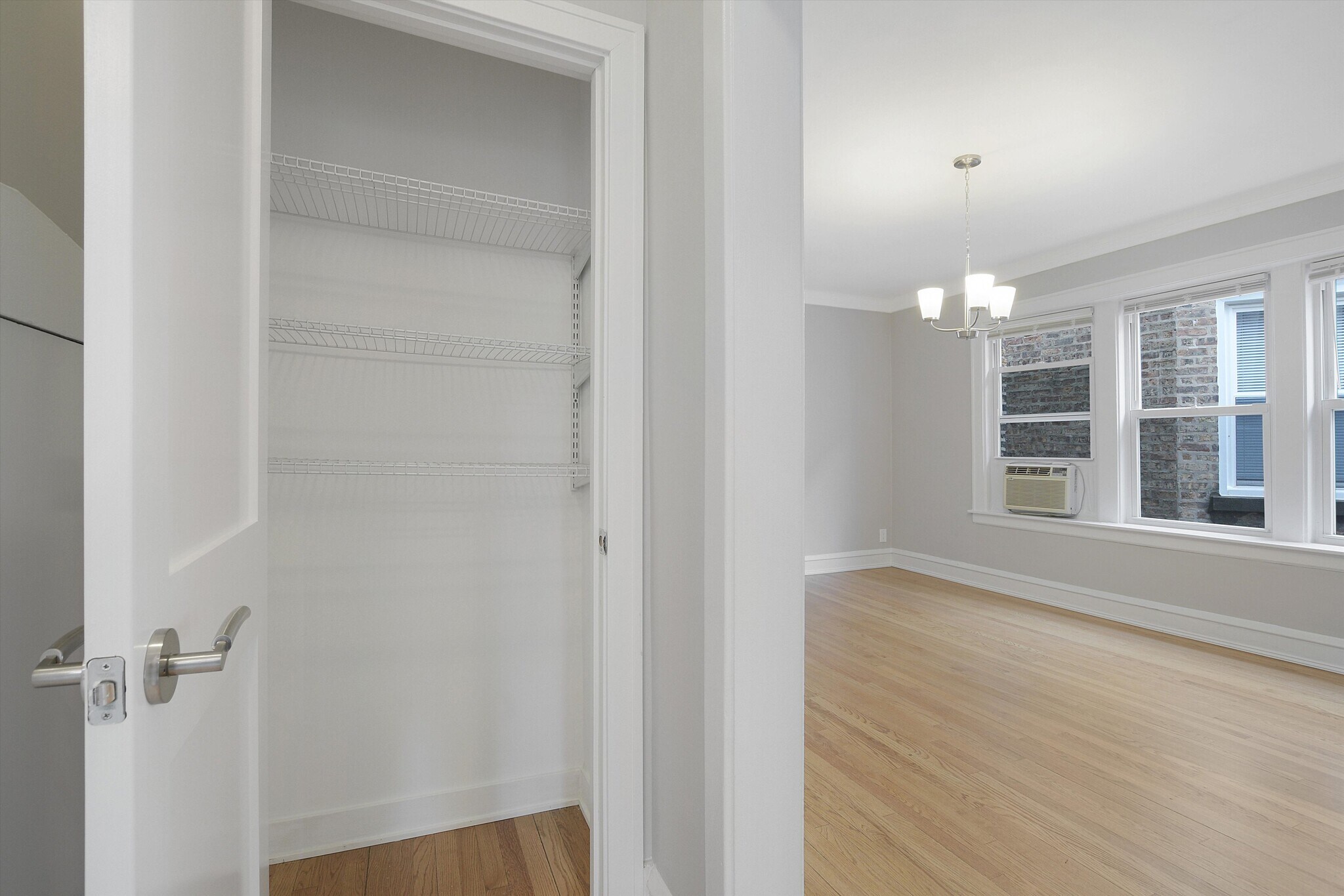 Building Photo - 5746 N Maplewood Ave