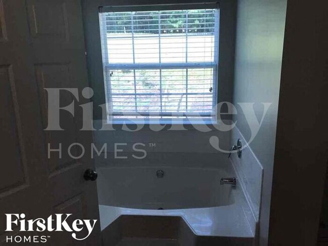 Building Photo - 79 Birchfield Ct