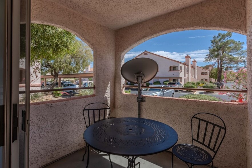 Building Photo - 7570 W Flamingo Rd