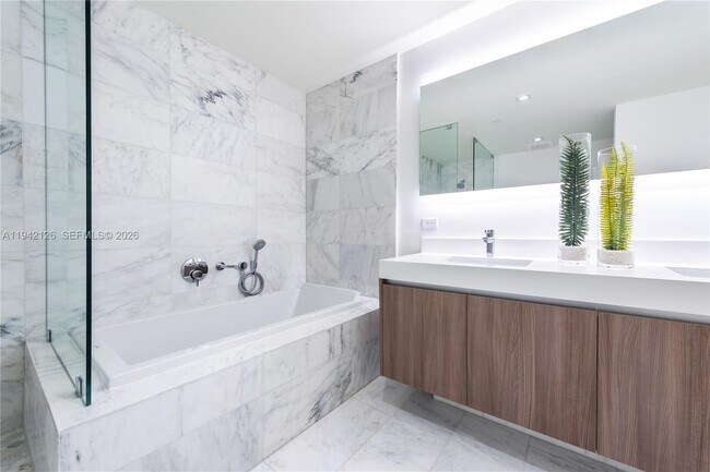 Building Photo - 401 N Birch Rd