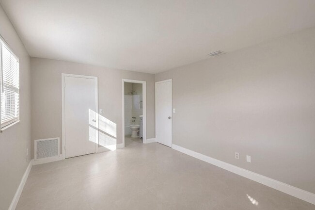 Building Photo - 3147 Naylor Terrace